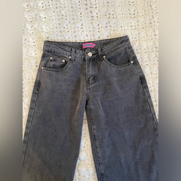EDIKTED Petite Raelynn Washed Low Rise Jeans - Picture 2 of 6